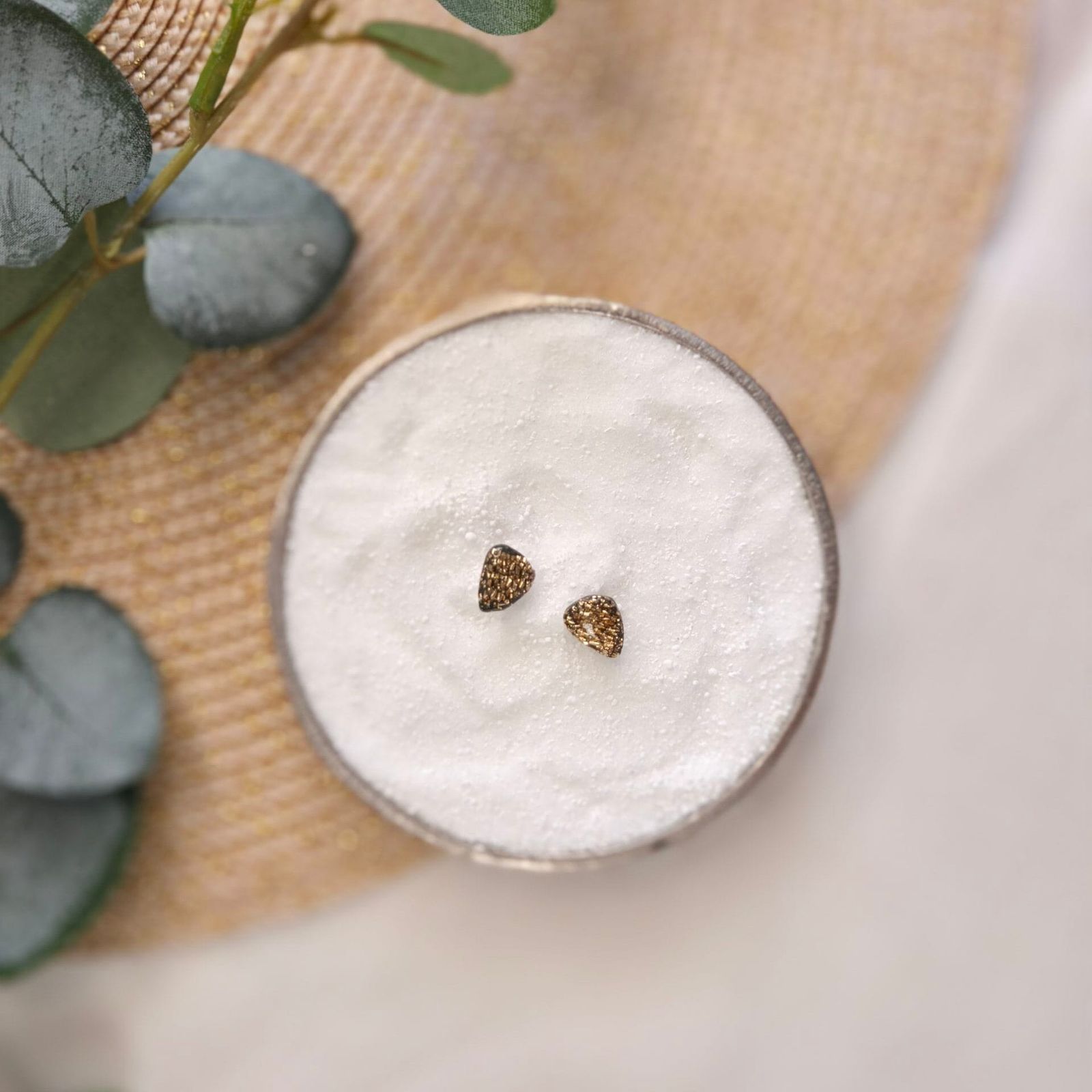 Aileen - Stud bruin, goud en elegant