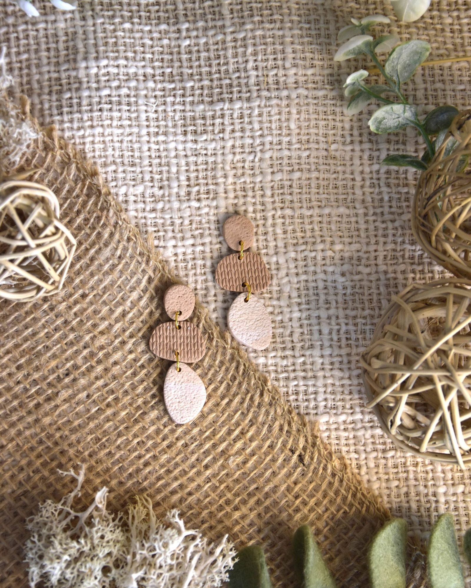 Olivia - elgante oorbellen in natuurlijke tinten