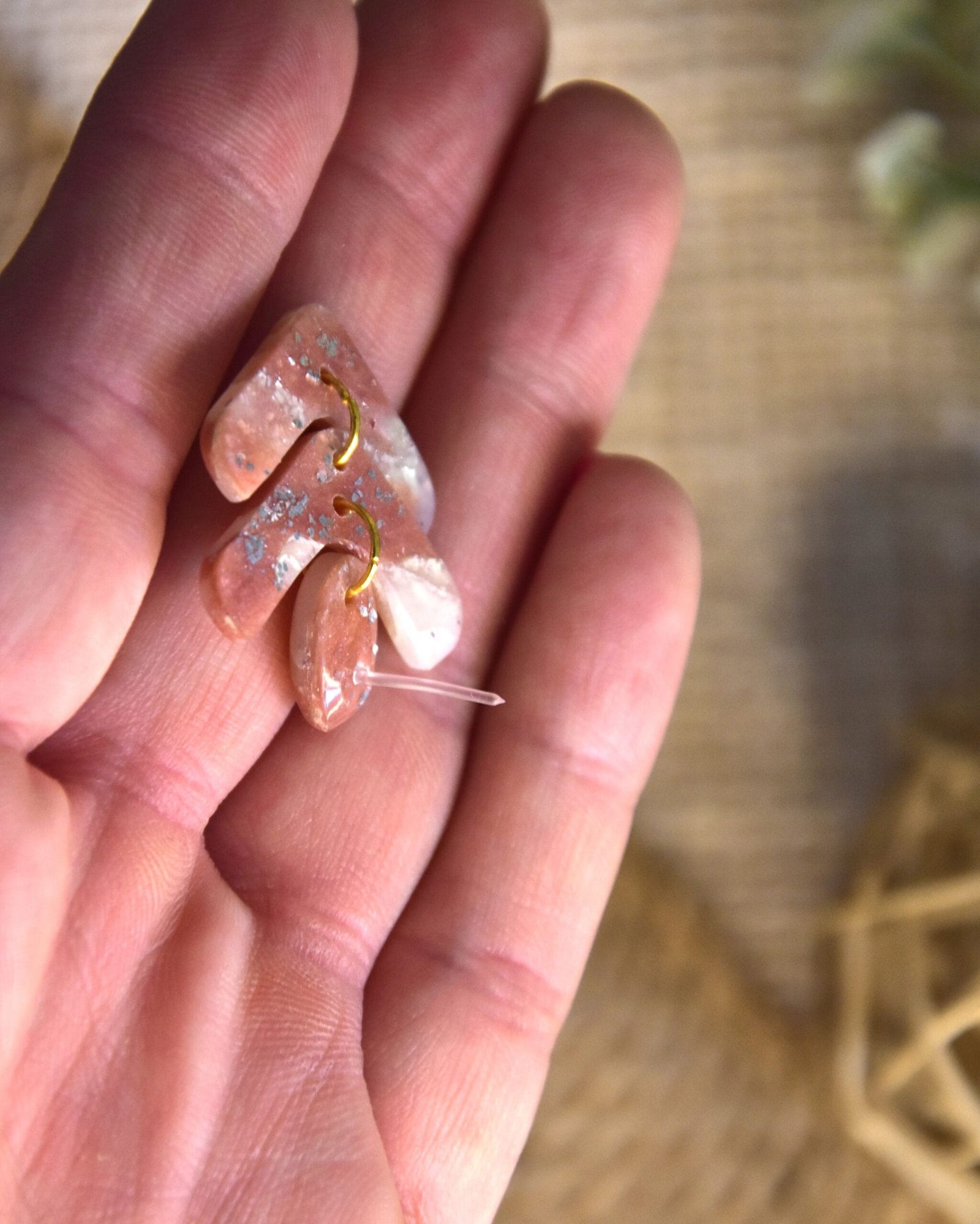 Rose- Prachtige roze oorbellen met marmereffect - Afbeelding 2